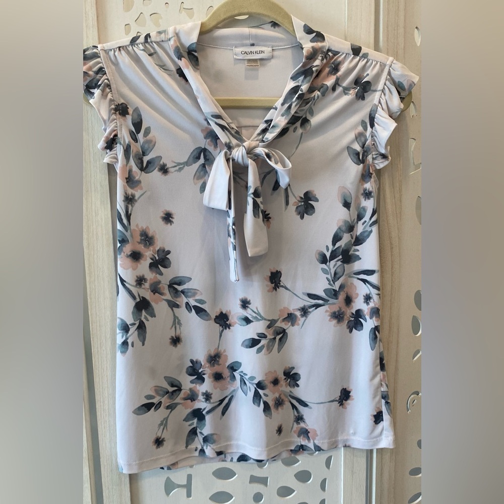 Calvin Klein Sleeveless Ruffled Tie-Neck Floral Top PXS